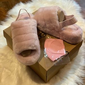 Pink Ugg Fluff Yeah with free mask